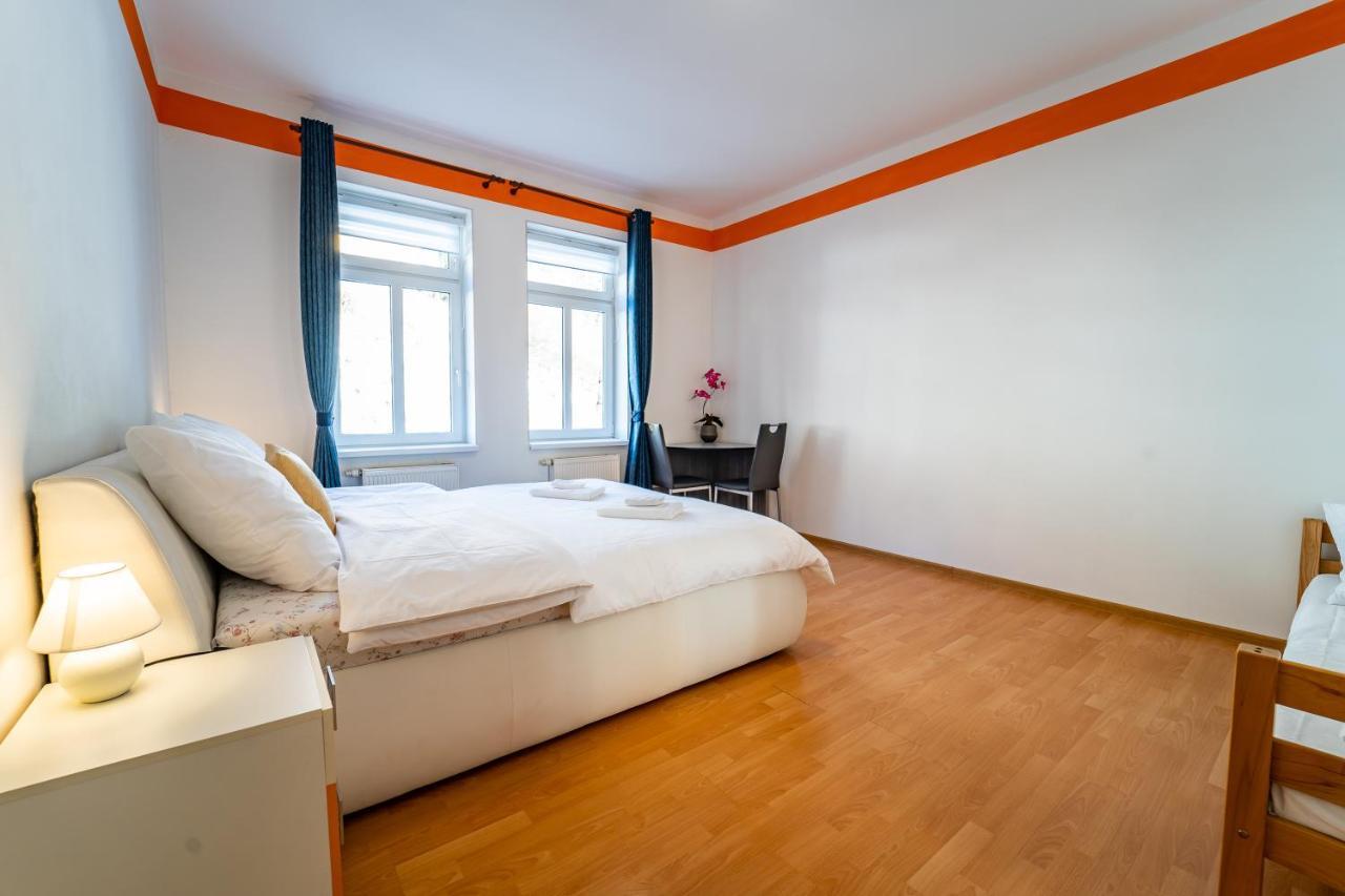 Tuan Long Apartments Яхимов Екстериор снимка