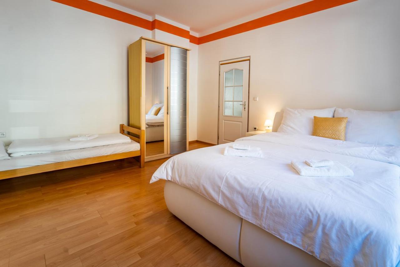 Tuan Long Apartments Яхимов Екстериор снимка