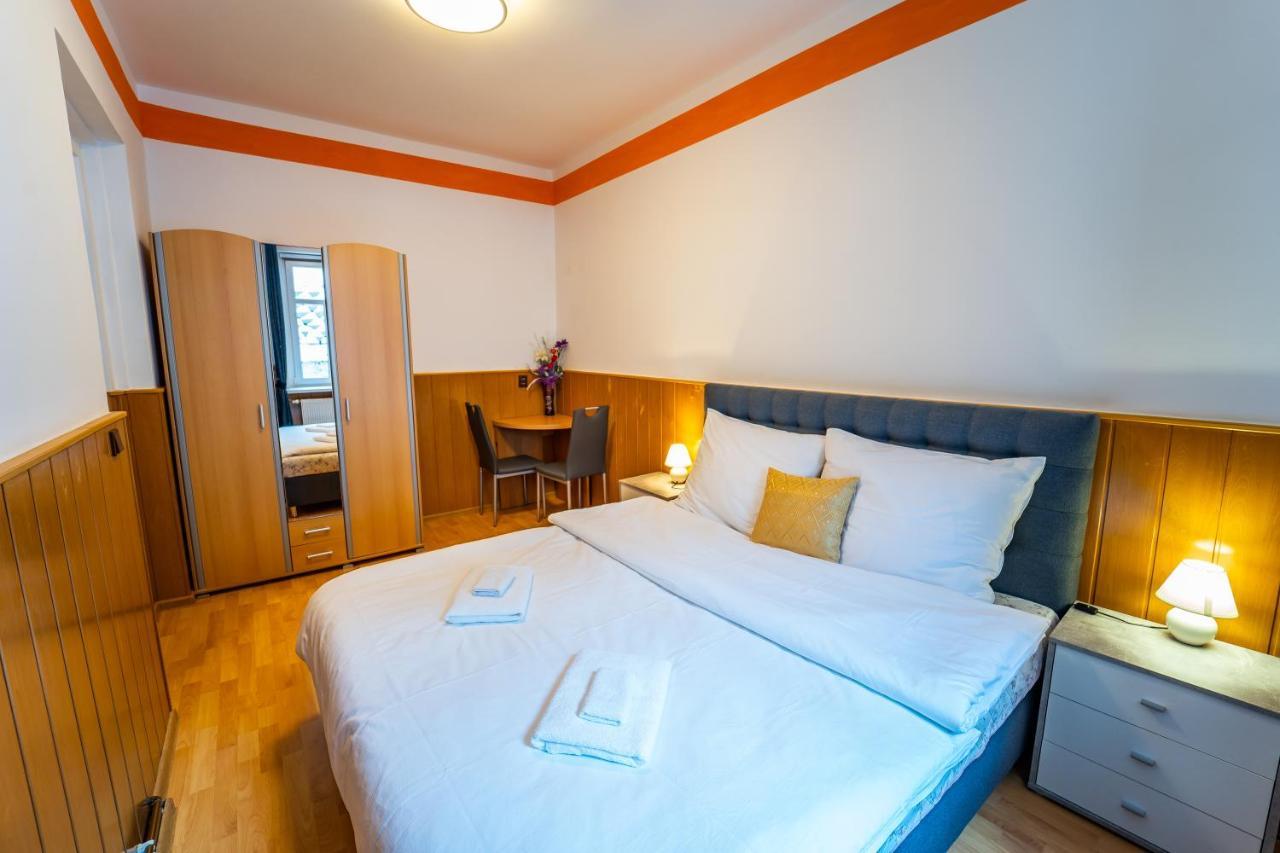 Tuan Long Apartments Яхимов Екстериор снимка
