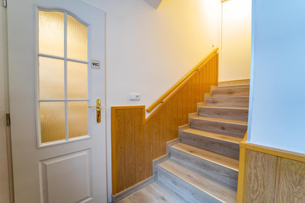Tuan Long Apartments Яхимов Екстериор снимка