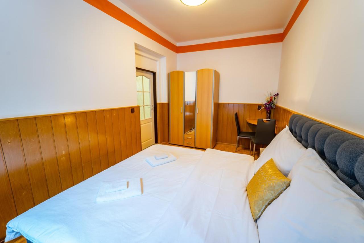 Tuan Long Apartments Яхимов Екстериор снимка