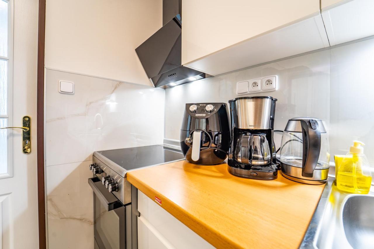 Tuan Long Apartments Яхимов Екстериор снимка